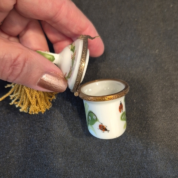 Limoges Porcelain Trinket Box With Lily of The Valley and Lady Bug design - Picture 9 of 10